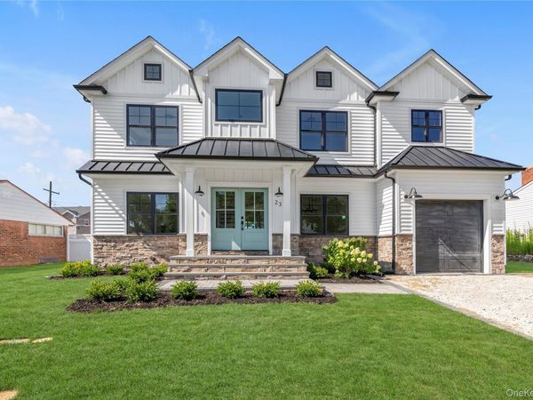 23 Garden Circle, Syosset, NY 11791