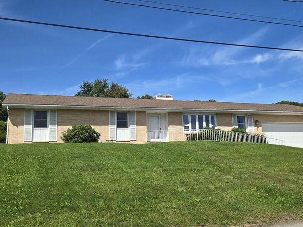302 Cor Sunset & Roberts Drive, Dickson City, PA 18519