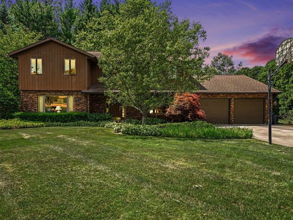 2616 Oakbrook Drive, St. Joseph, MI 49085