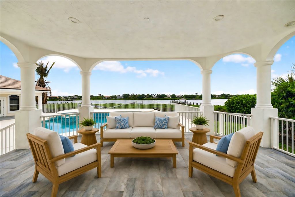 8020 S Seacrest Drive, Vero Beach, FL 32963 Photo