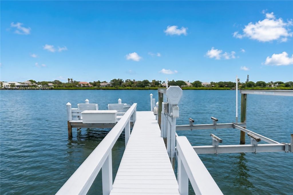 8020 S Seacrest Drive, Vero Beach, FL 32963 Photo