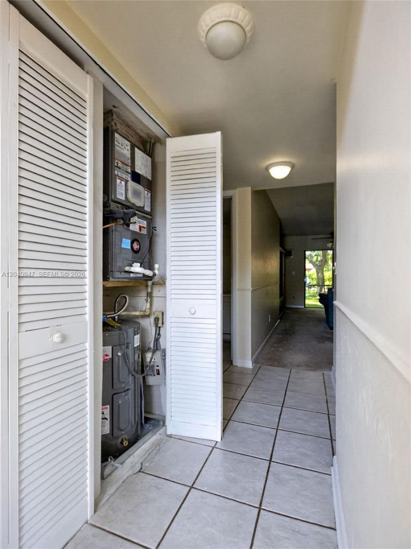 15718 E Waterside Cir , Unit 105, Sunrise, FL 33326 Photo