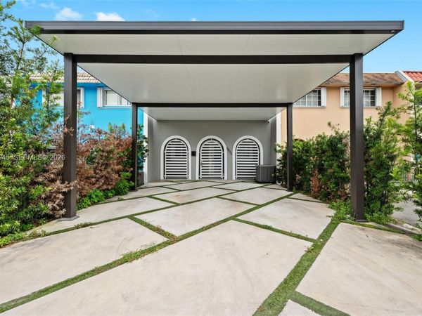 6832 W 2nd Ct, Hialeah, FL 33014