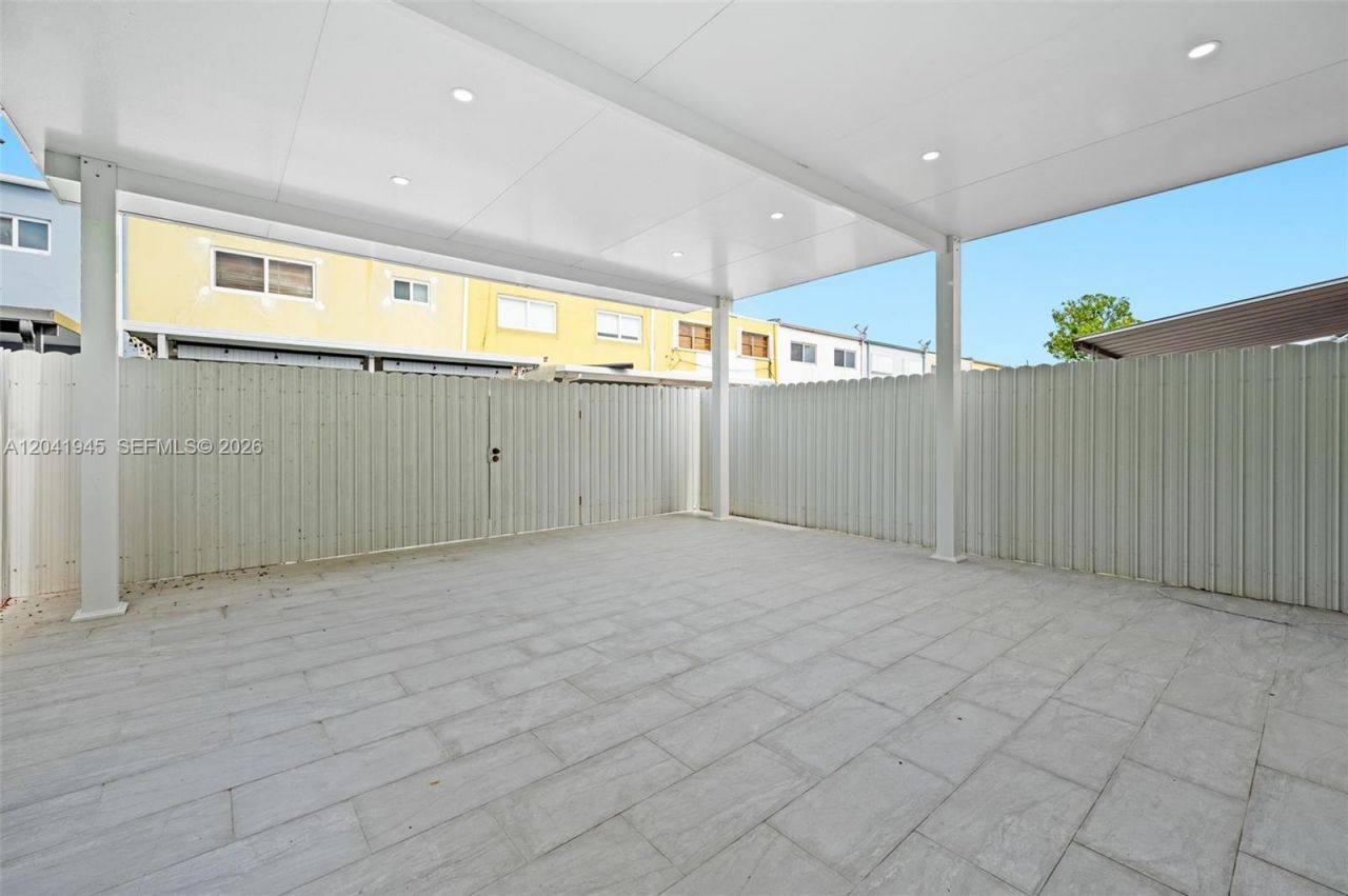 6832 W 2nd Ct, Hialeah, FL 33014 Photo