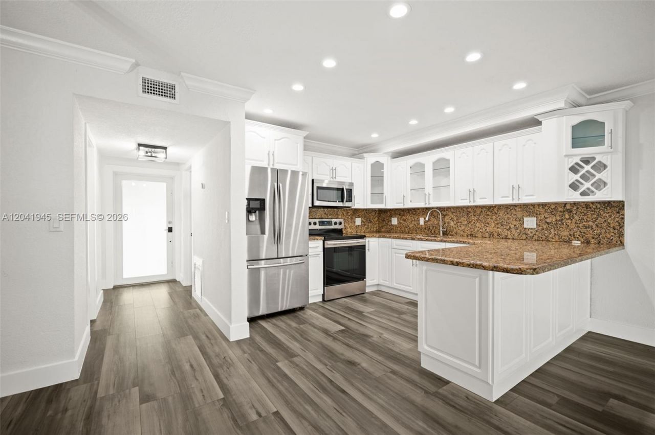 6832 W 2nd Ct, Hialeah, FL 33014 Photo