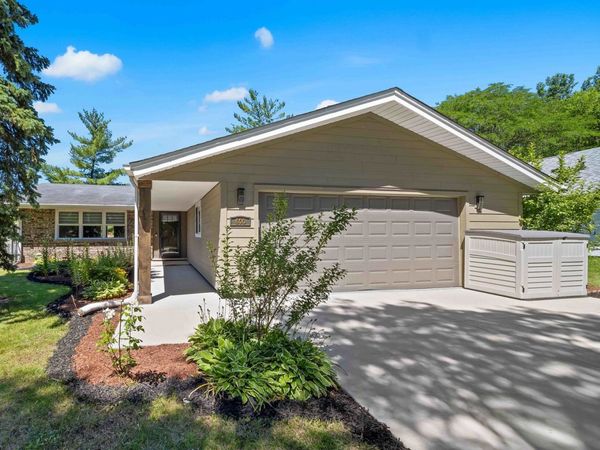 600 S SPRINGINSGUTH Road , Schaumburg, IL 60193