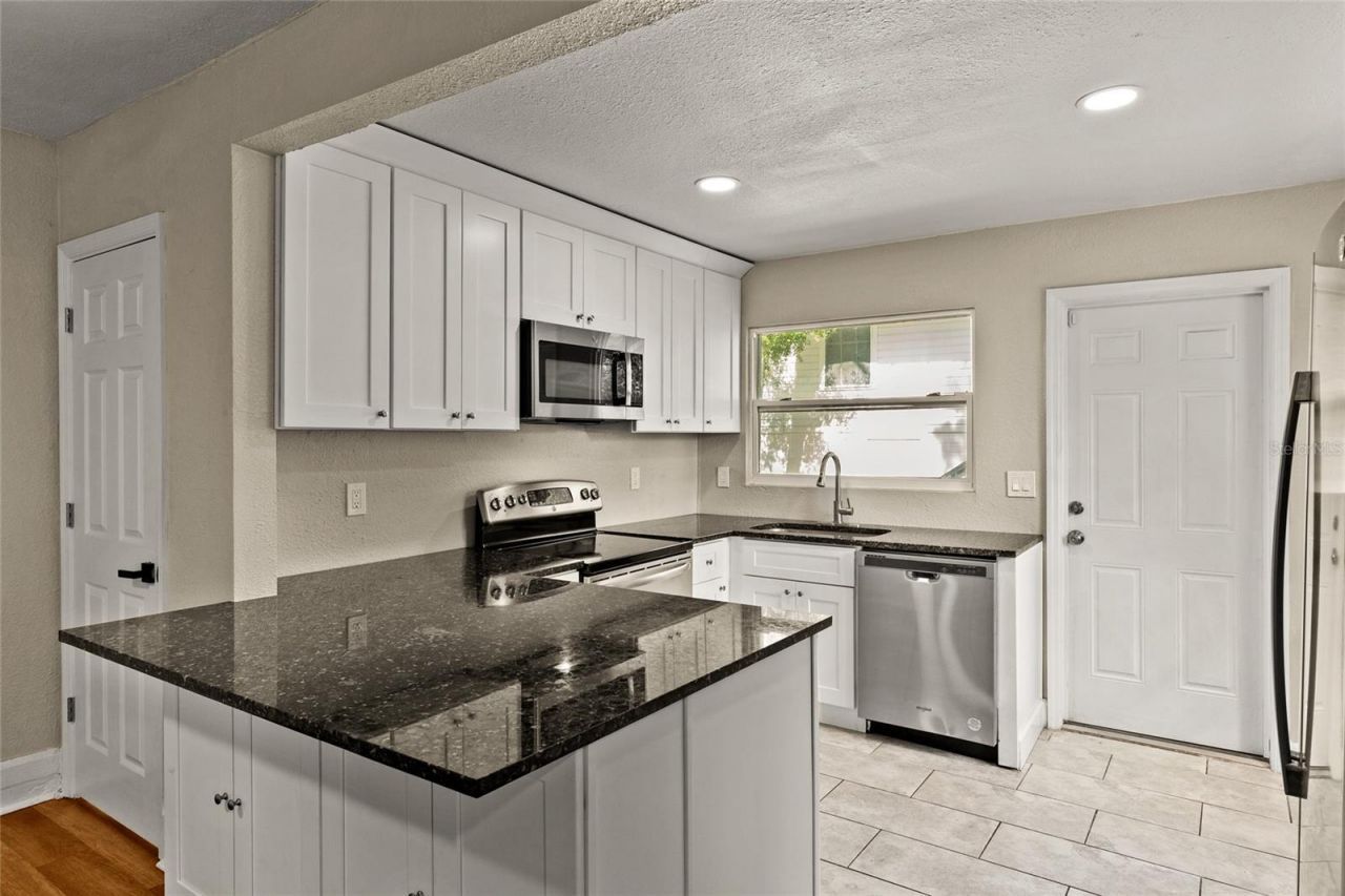 2329 7 Street S, Saint Petersburg, FL 33714 Photo
