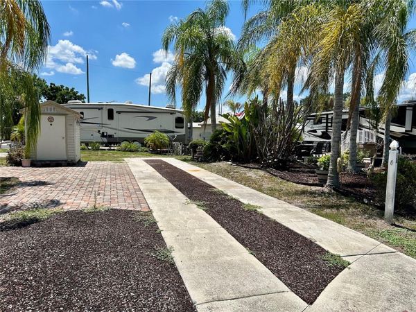 2928 BIRDIE DRIVE , BOWLING GREEN, FL 33834