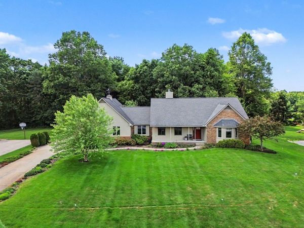 11202 Clovis Pointe Drive, South Lyon, MI 48178