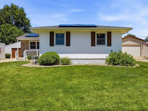 2960 26th Ave , Marion, IA 52302