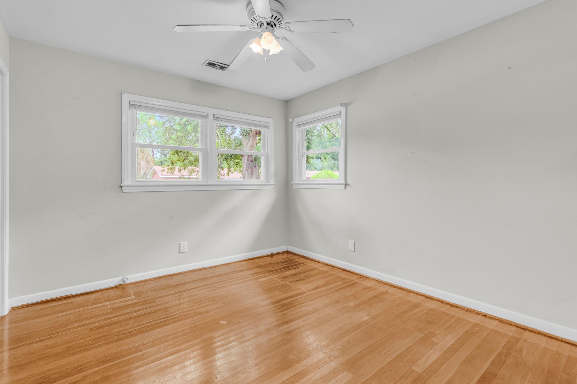 1221 Byron Road Photo 12