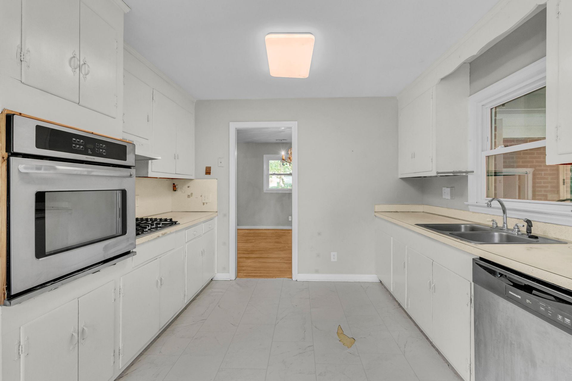 1221 Byron Road Photo 3