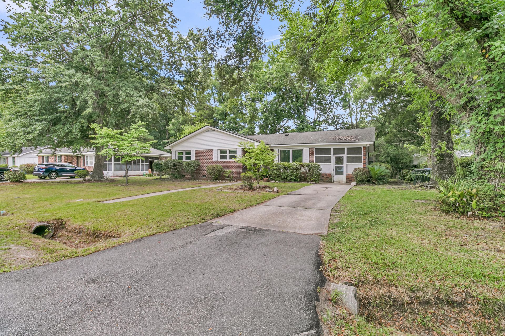 1221 Byron Road Photo 7