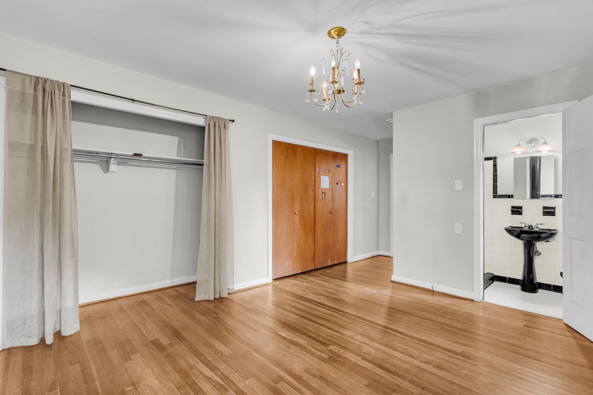 1221 Byron Road Photo 9