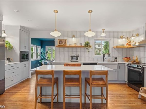 430 W 6Th Ave, Roselle, NJ 07203