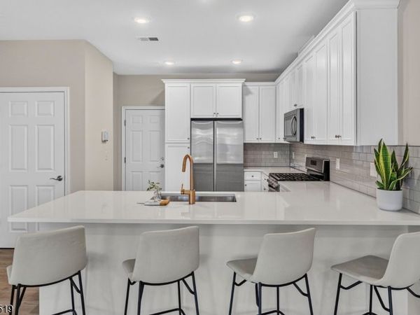 3 Sadie Cir, Union, NJ 07083