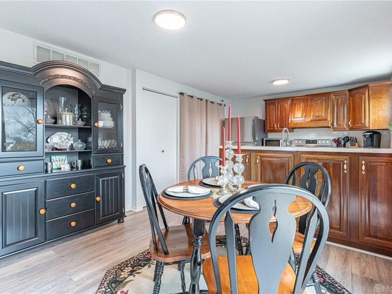 7994 Rustic Woods Drive, Huber Heights, OH 45424 Photo 5