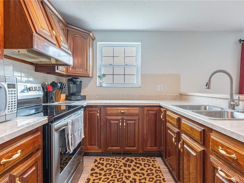 7994 Rustic Woods Drive, Huber Heights, OH 45424 Photo 7