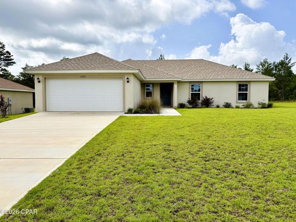 2225 Chase Street , Chipley, FL 32428