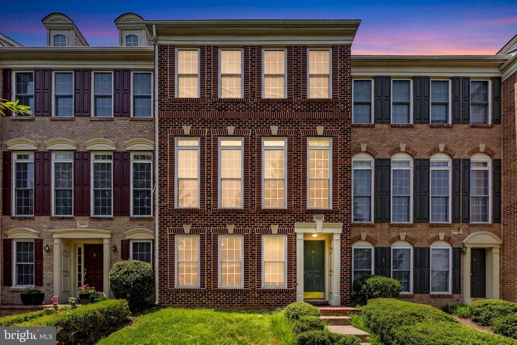 25806 Turlough Terrace, Chantilly, VA 20152 Main Photo