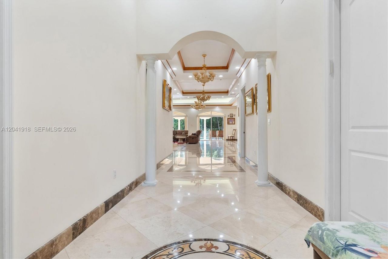 3765 Prairie Ave, Unit 3765, Miami Beach, FL 33140 Photo