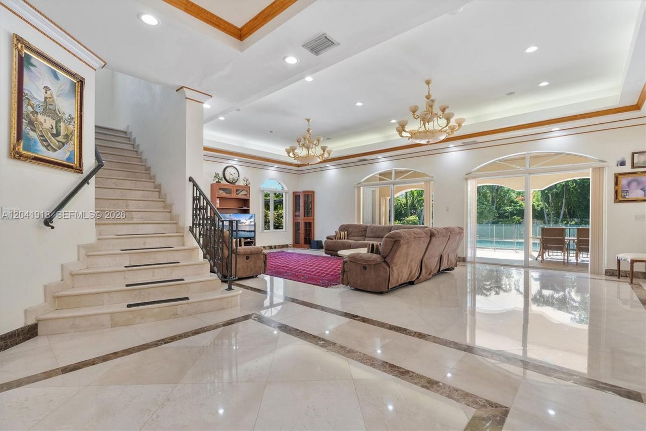 3765 Prairie Ave, Unit 3765, Miami Beach, FL 33140 Photo