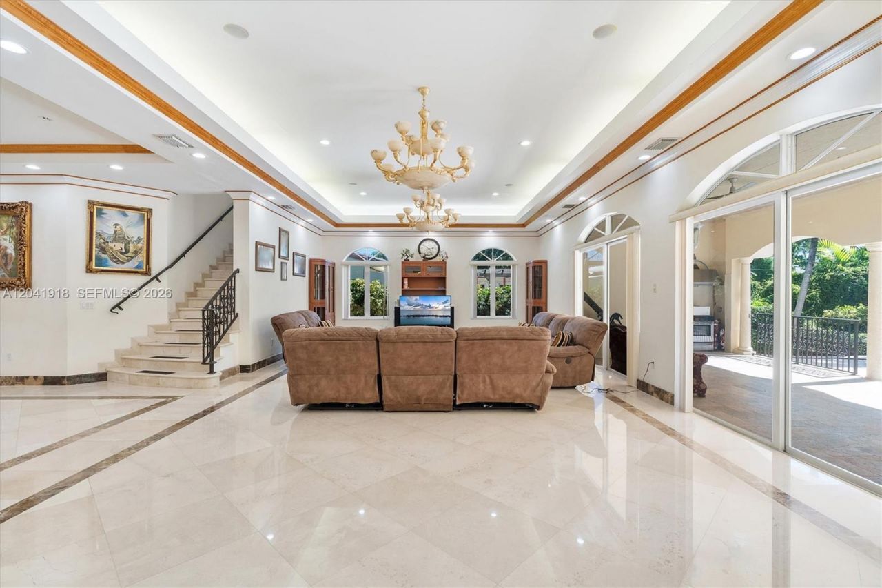 3765 Prairie Ave, Unit 3765, Miami Beach, FL 33140 Photo