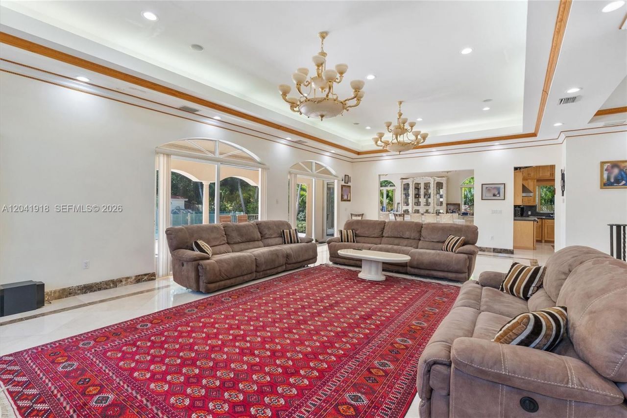 3765 Prairie Ave, Unit 3765, Miami Beach, FL 33140 Photo