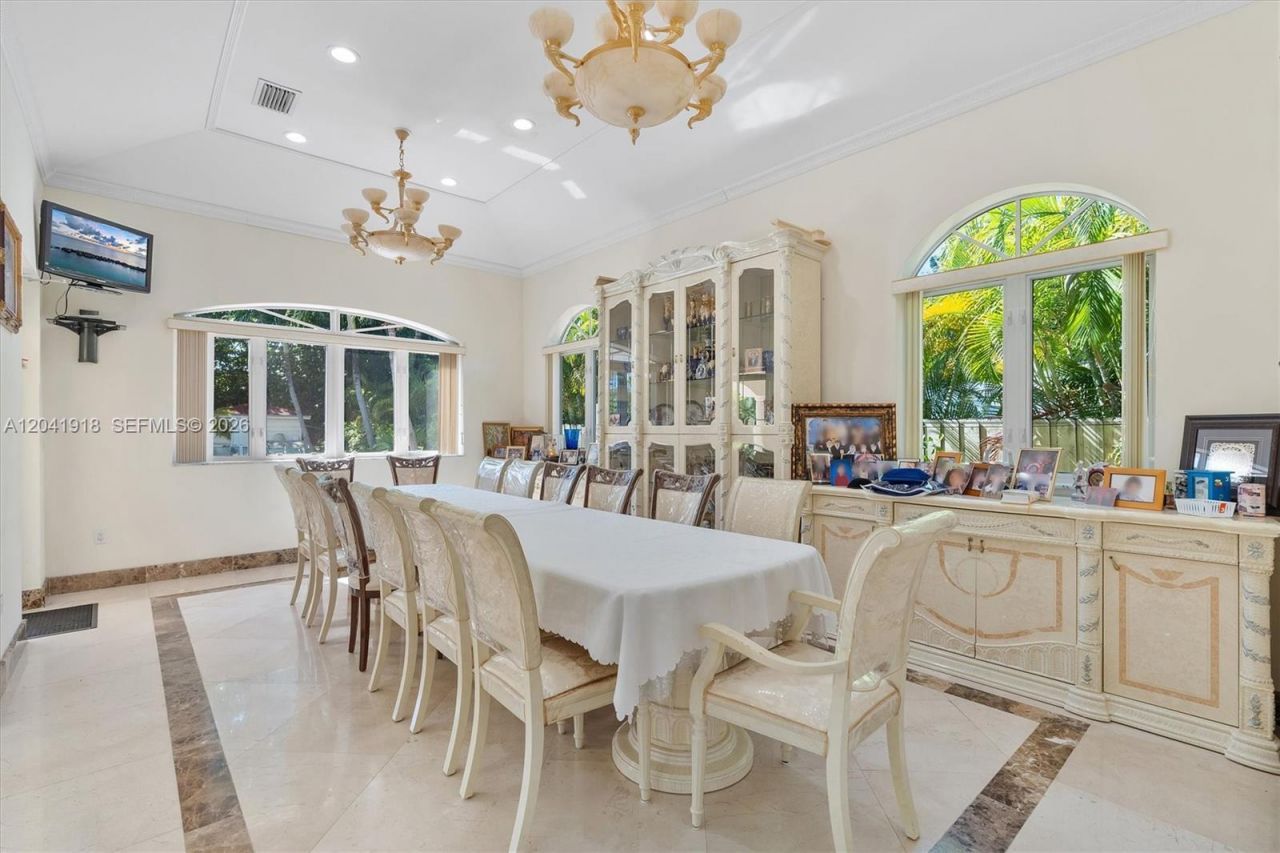 3765 Prairie Ave, Unit 3765, Miami Beach, FL 33140 Photo