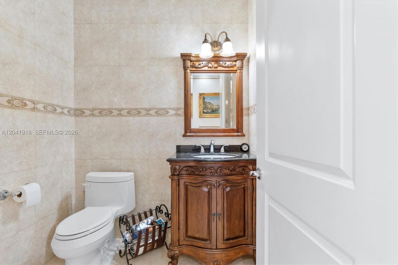 3765 Prairie Ave, Unit 3765, Miami Beach, FL 33140 Photo