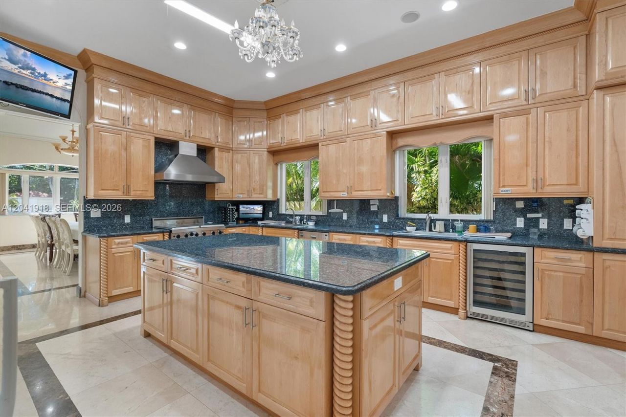 3765 Prairie Ave, Unit 3765, Miami Beach, FL 33140 Photo