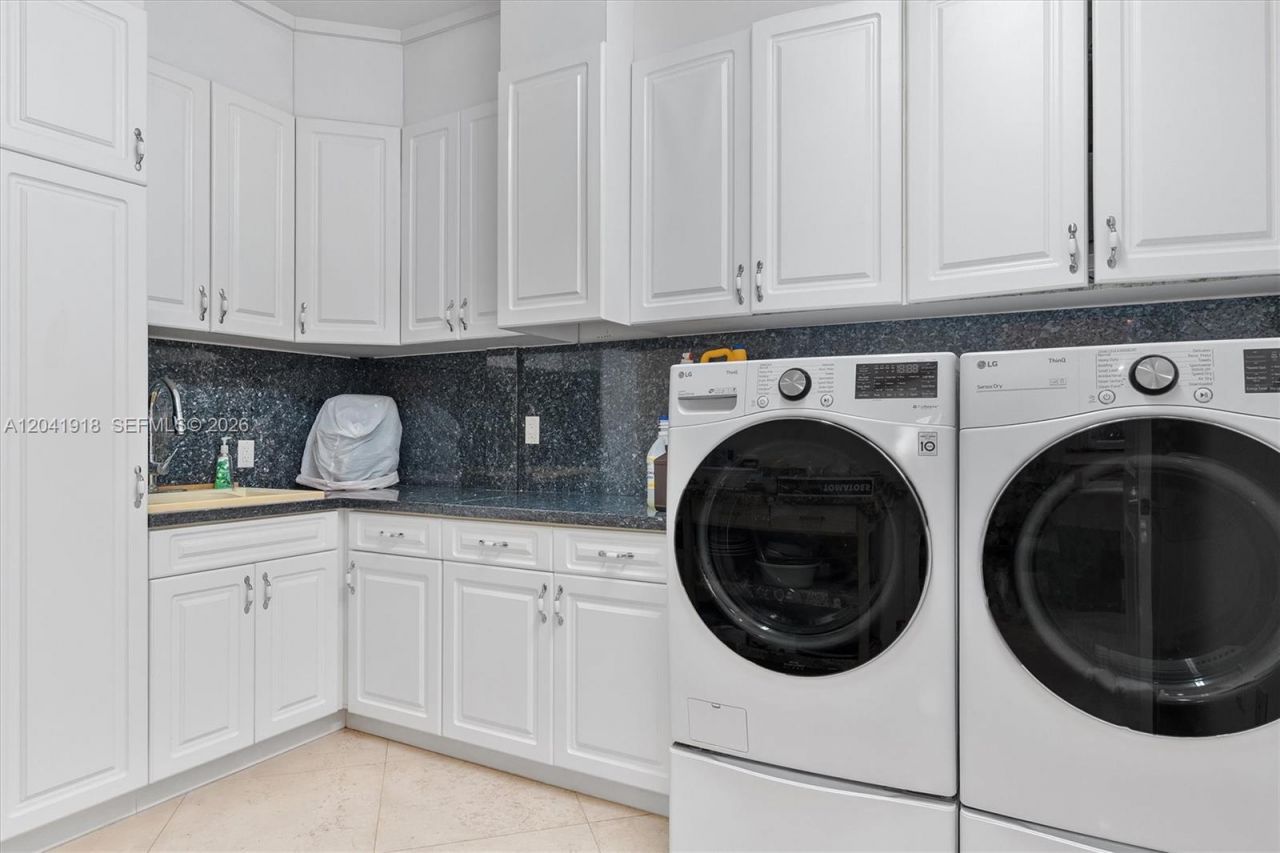 3765 Prairie Ave, Unit 3765, Miami Beach, FL 33140 Photo