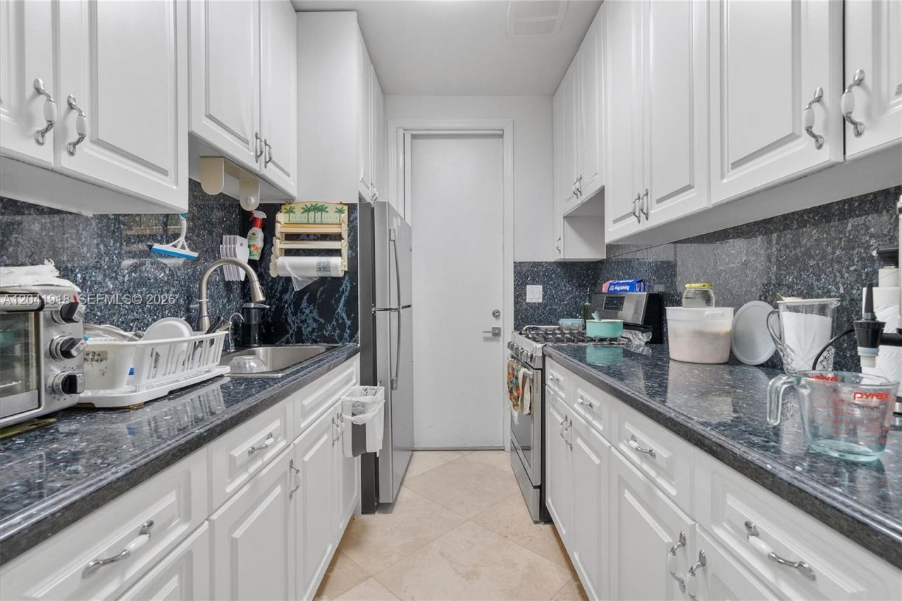 3765 Prairie Ave, Unit 3765, Miami Beach, FL 33140 Photo