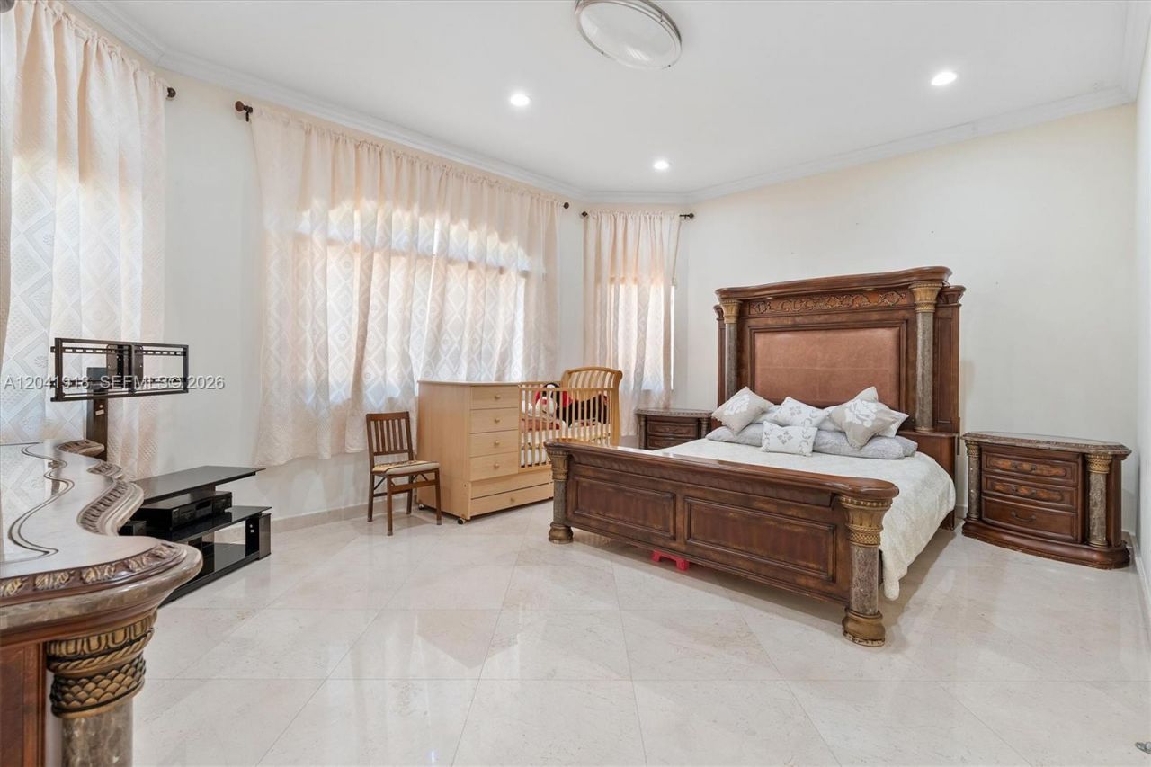 3765 Prairie Ave, Unit 3765, Miami Beach, FL 33140 Photo