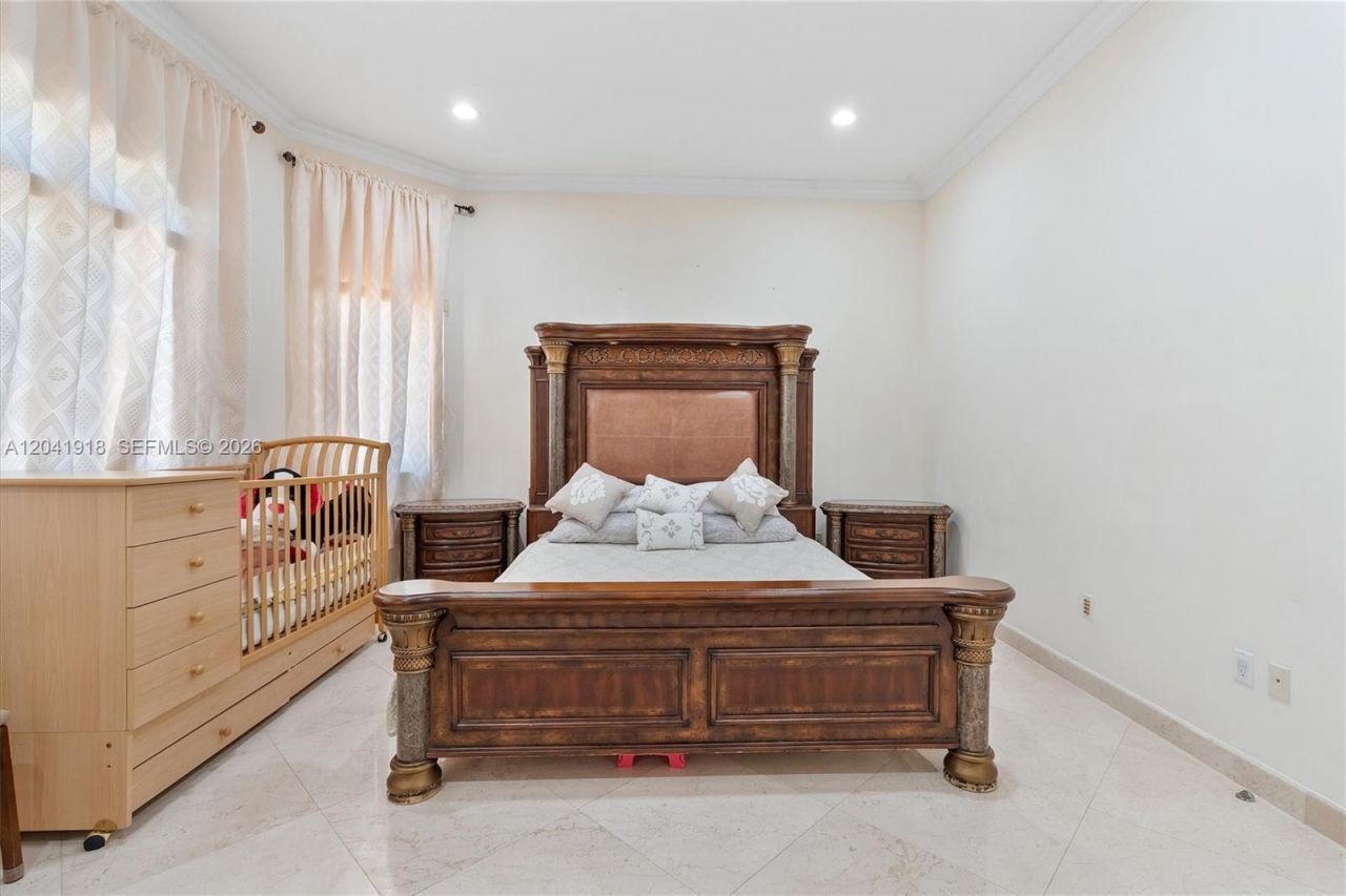 3765 Prairie Ave, Unit 3765, Miami Beach, FL 33140 Photo