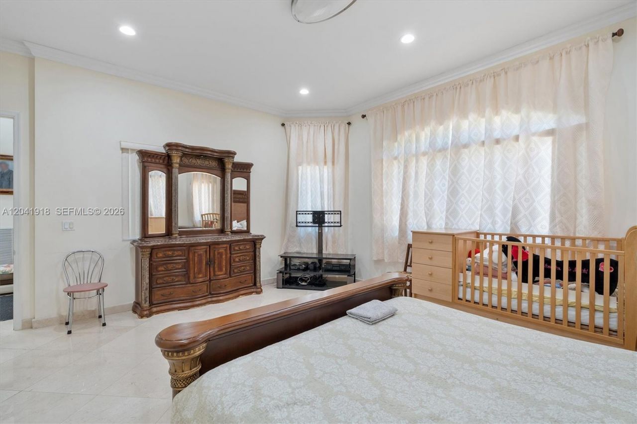 3765 Prairie Ave, Unit 3765, Miami Beach, FL 33140 Photo