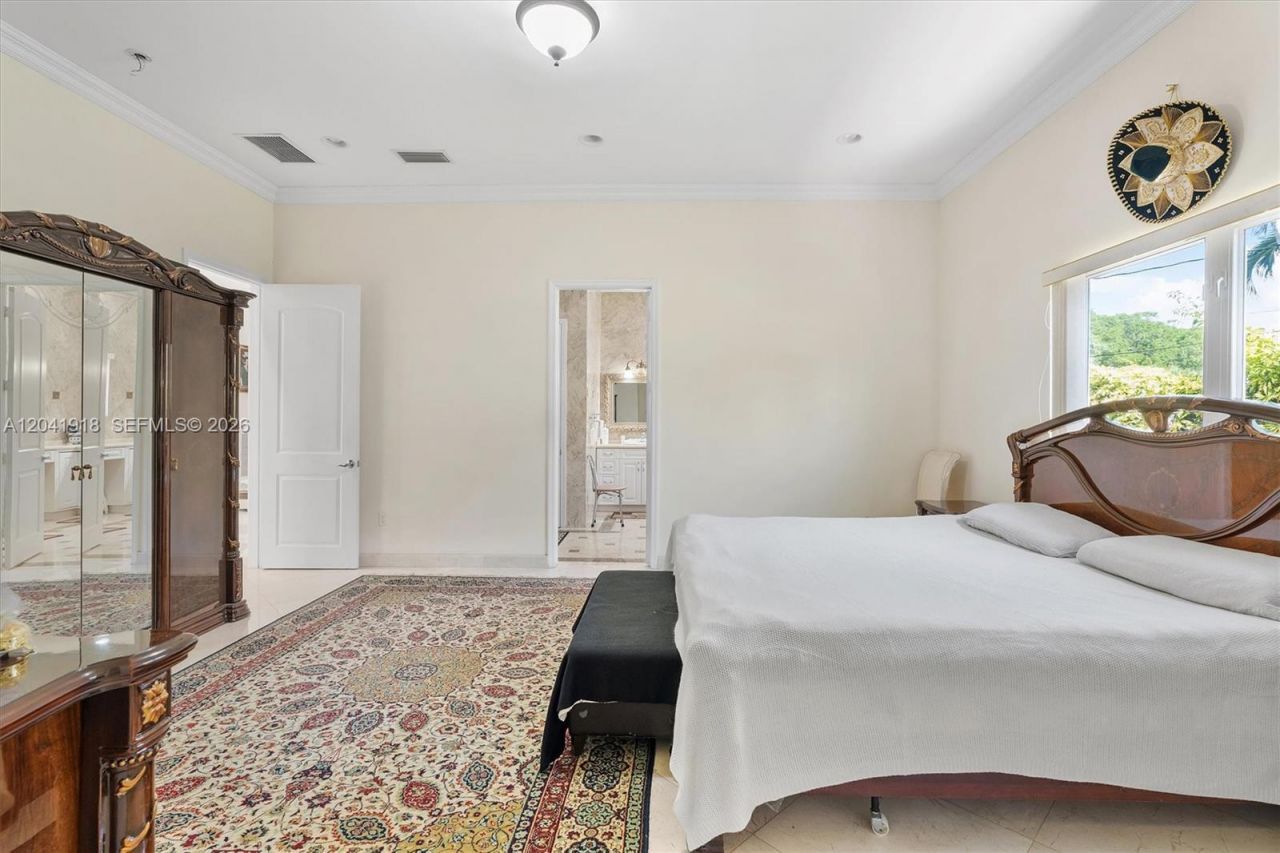 3765 Prairie Ave, Unit 3765, Miami Beach, FL 33140 Photo