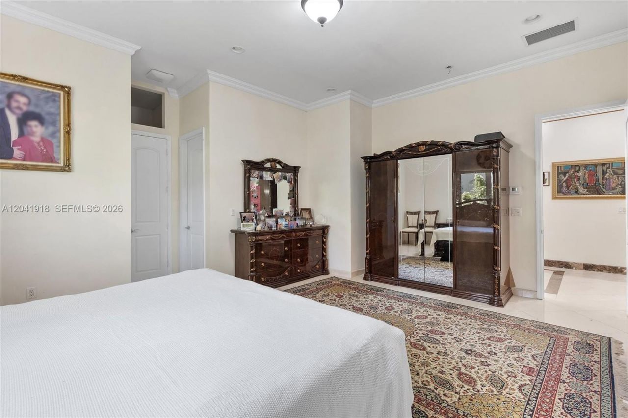 3765 Prairie Ave, Unit 3765, Miami Beach, FL 33140 Photo