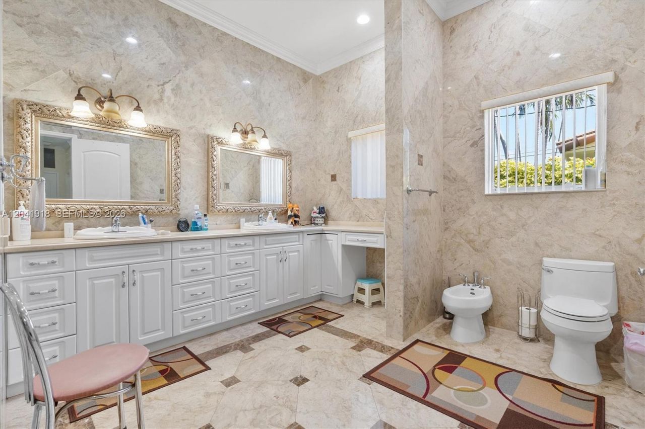 3765 Prairie Ave, Unit 3765, Miami Beach, FL 33140 Photo