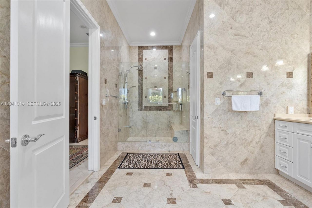 3765 Prairie Ave, Unit 3765, Miami Beach, FL 33140 Photo