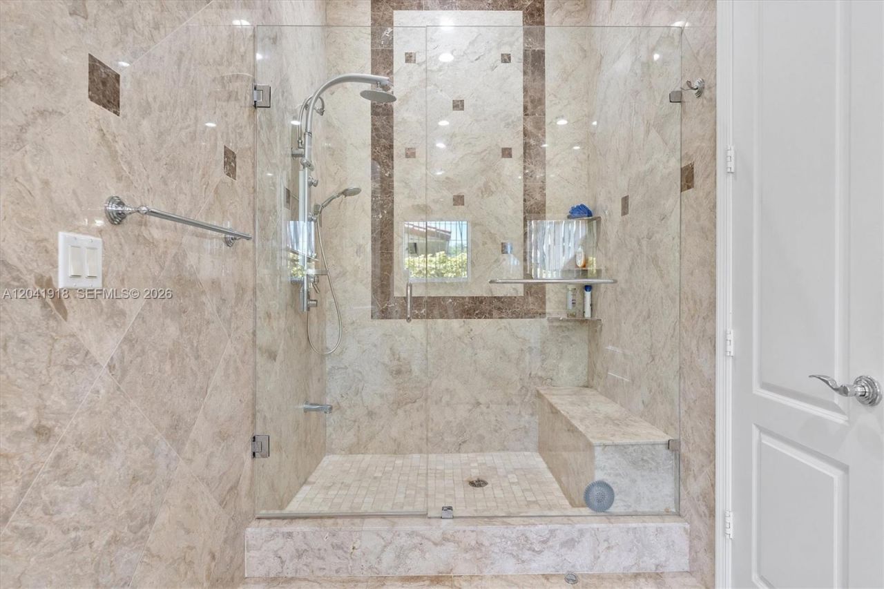 3765 Prairie Ave, Unit 3765, Miami Beach, FL 33140 Photo