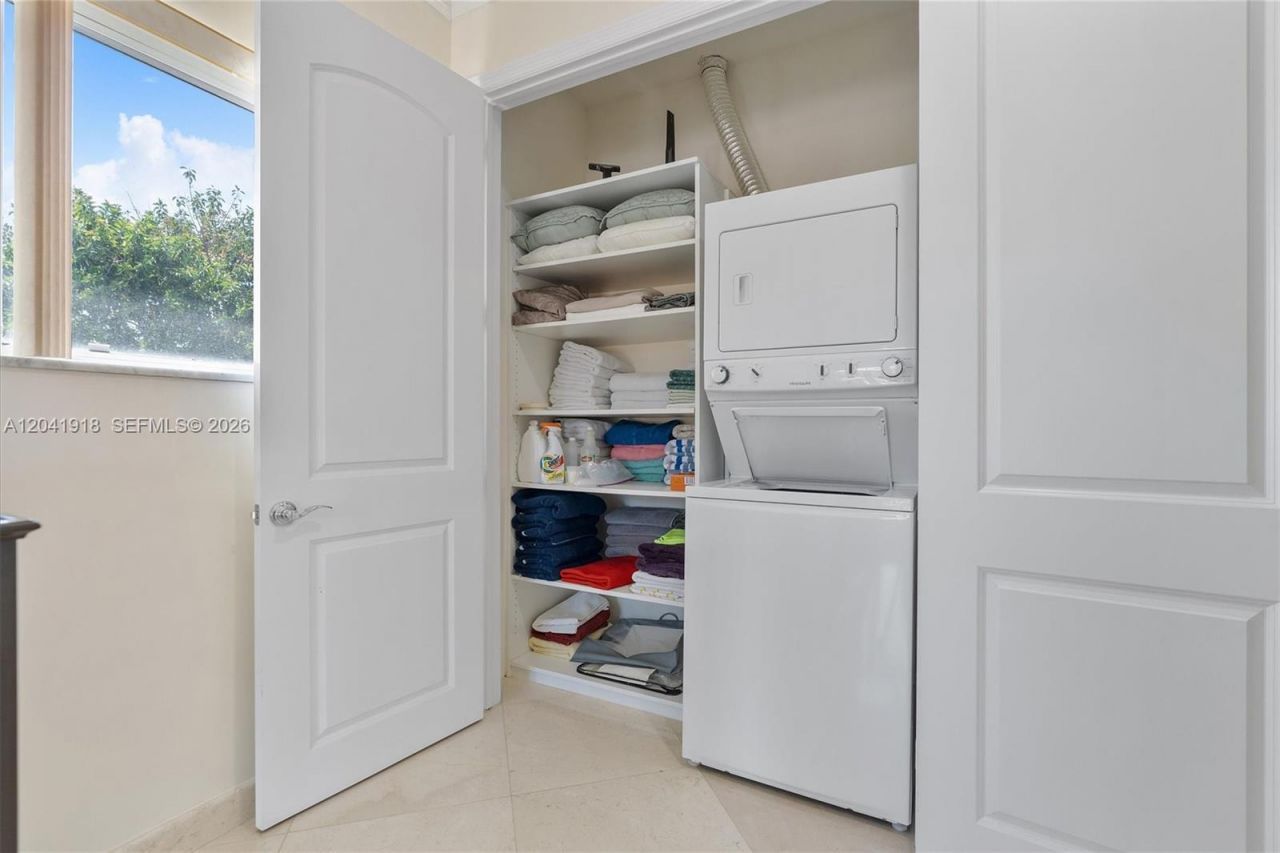 3765 Prairie Ave, Unit 3765, Miami Beach, FL 33140 Photo