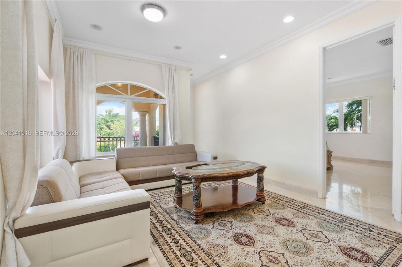 3765 Prairie Ave, Unit 3765, Miami Beach, FL 33140 Photo