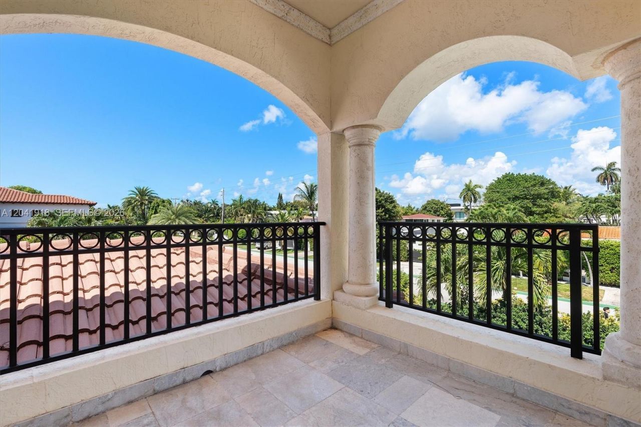3765 Prairie Ave, Unit 3765, Miami Beach, FL 33140 Photo