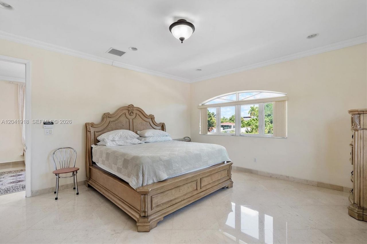 3765 Prairie Ave, Unit 3765, Miami Beach, FL 33140 Photo