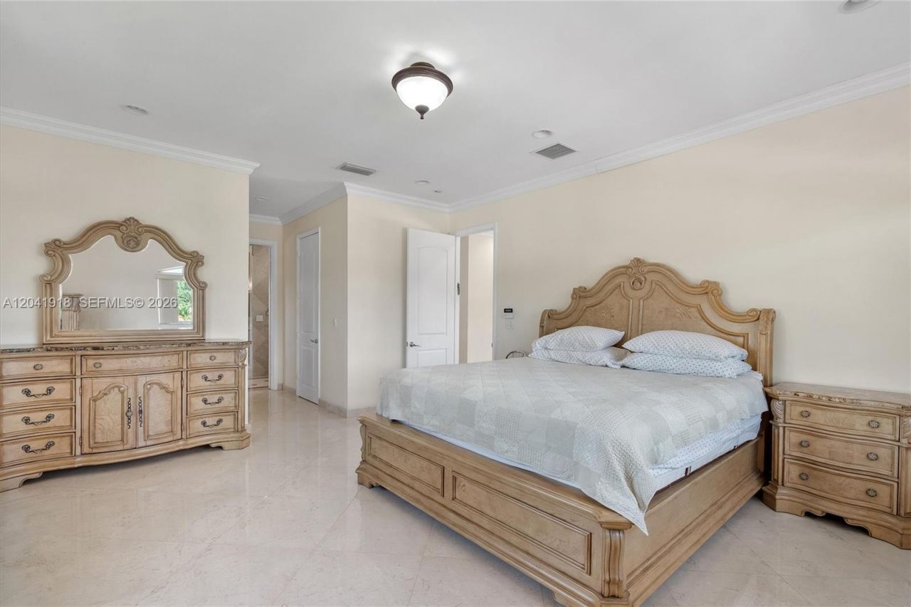3765 Prairie Ave, Unit 3765, Miami Beach, FL 33140 Photo