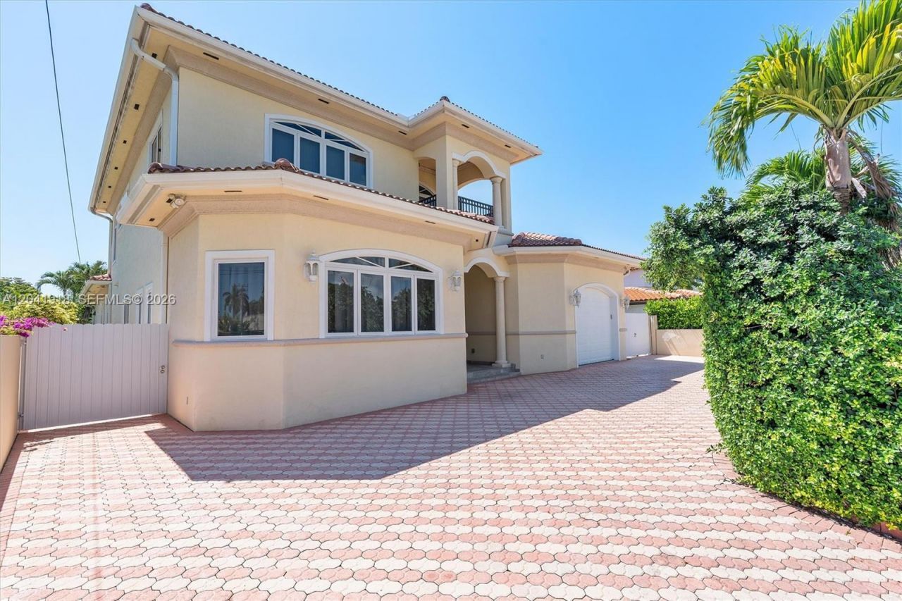 3765 Prairie Ave, Unit 3765, Miami Beach, FL 33140 Photo