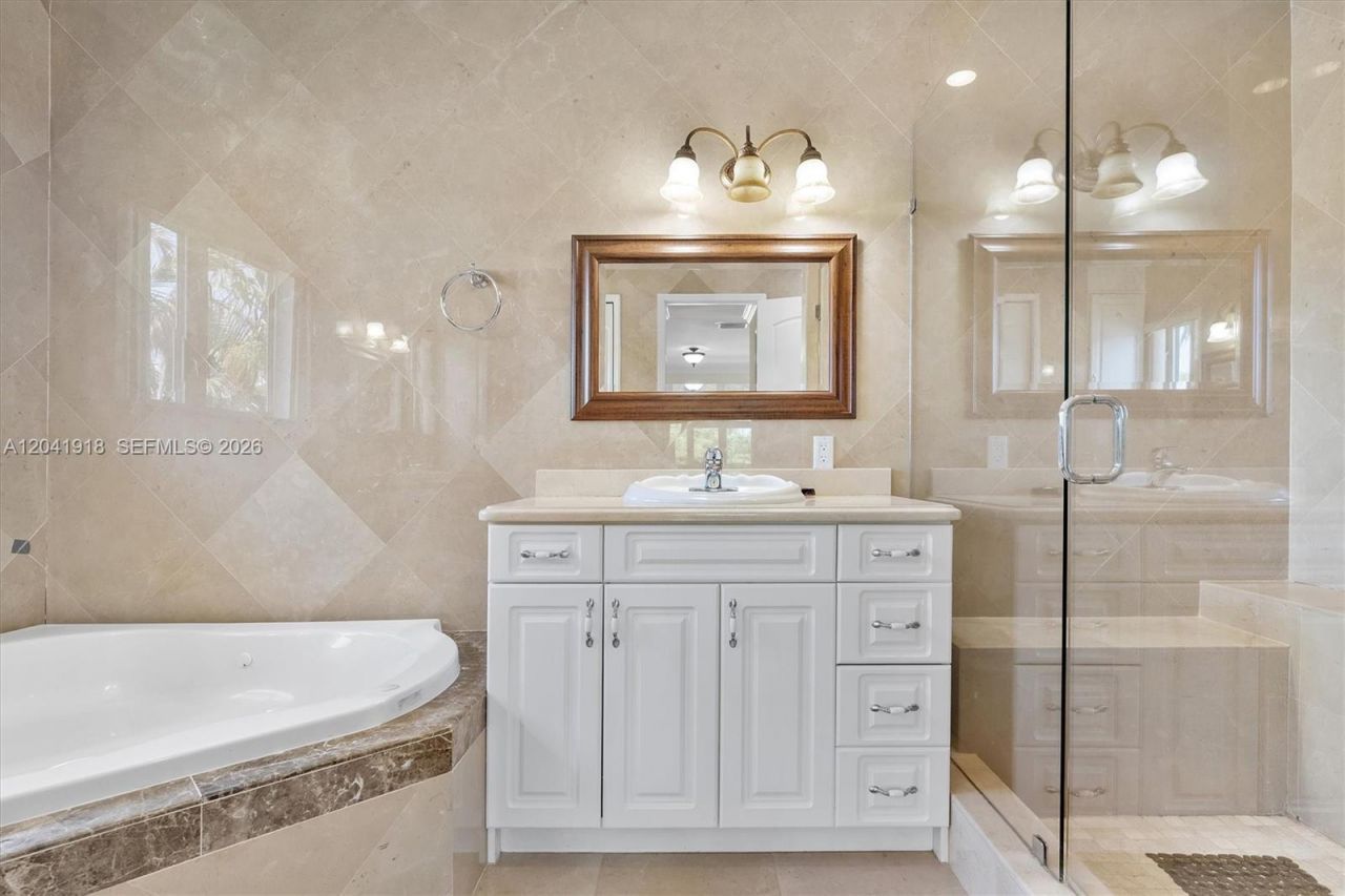 3765 Prairie Ave, Unit 3765, Miami Beach, FL 33140 Photo