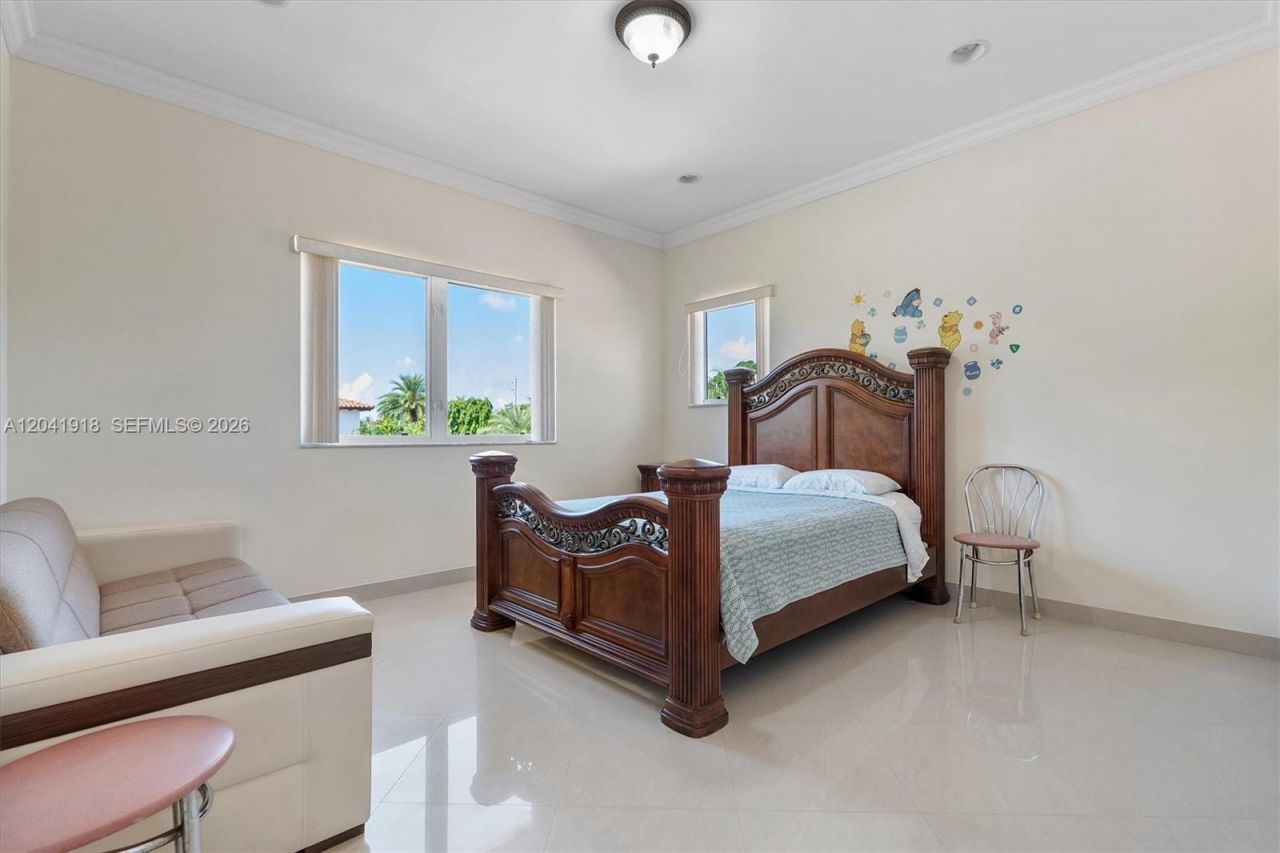 3765 Prairie Ave, Unit 3765, Miami Beach, FL 33140 Photo