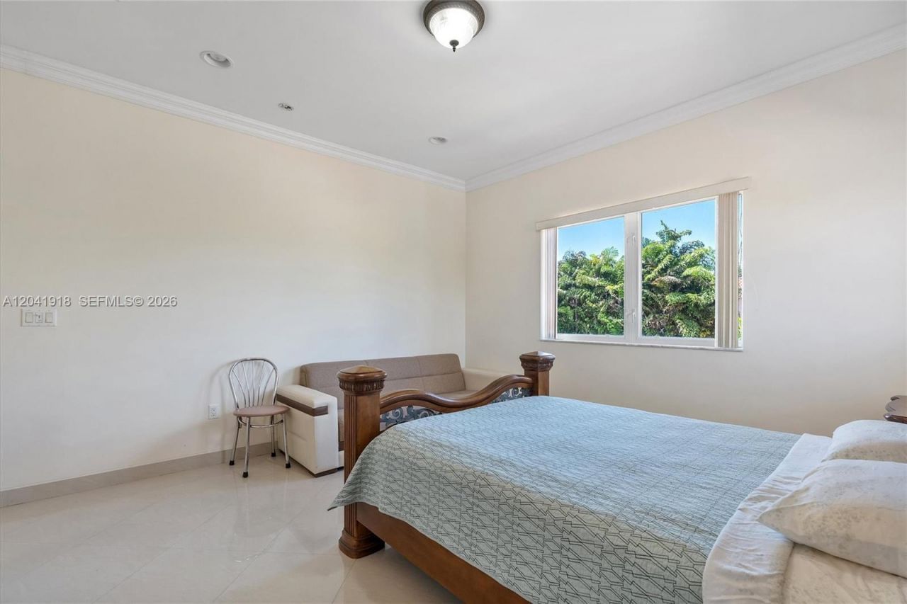 3765 Prairie Ave, Unit 3765, Miami Beach, FL 33140 Photo